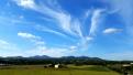 Algunas  nubes altas en el cielo