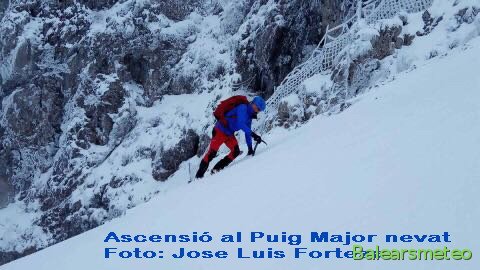 Ascensio amb neu a Comafosca - Cara nord del Puig Major